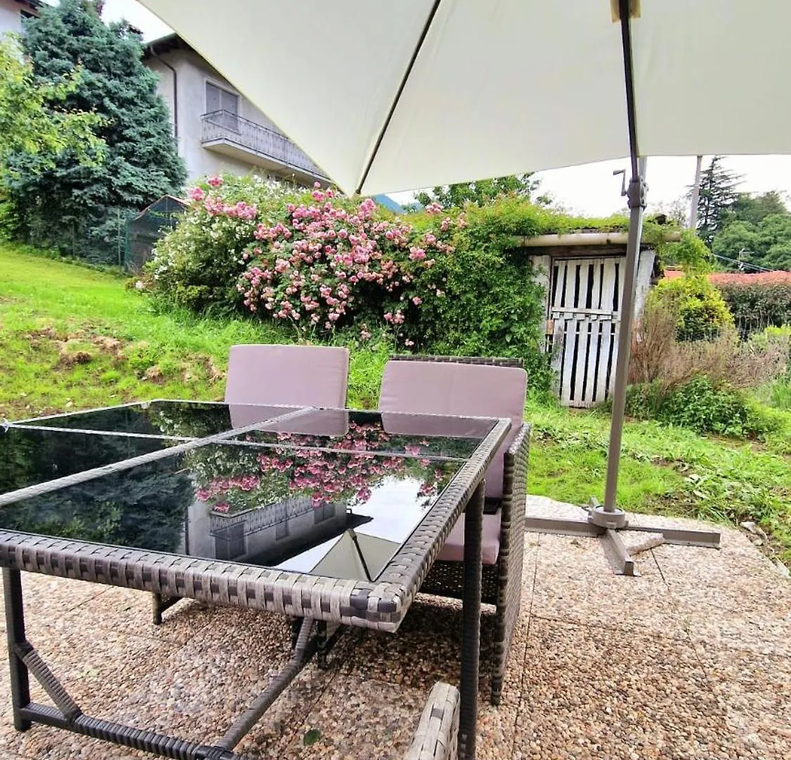 Villetta Con Giardino Privato Cremia 0*,